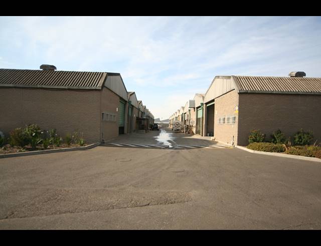 300M² WAREHOUSE TO LET IN EPPING INDUSTRIAL